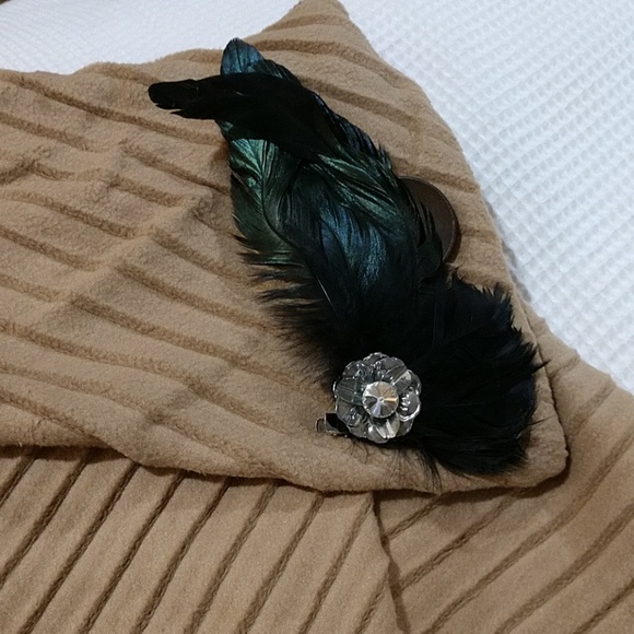 Unique Feather Hair Clip or Brooch Flapper Roaring 20s Gatsby Gypsy Accessory 7" - Picture 2 of 8